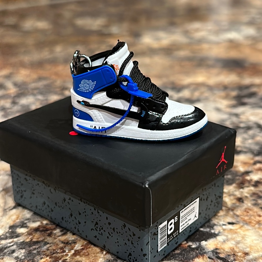 🛹  Off-White x Nike Air Jordan 1 - 3D PVC Minisneaker Keychain